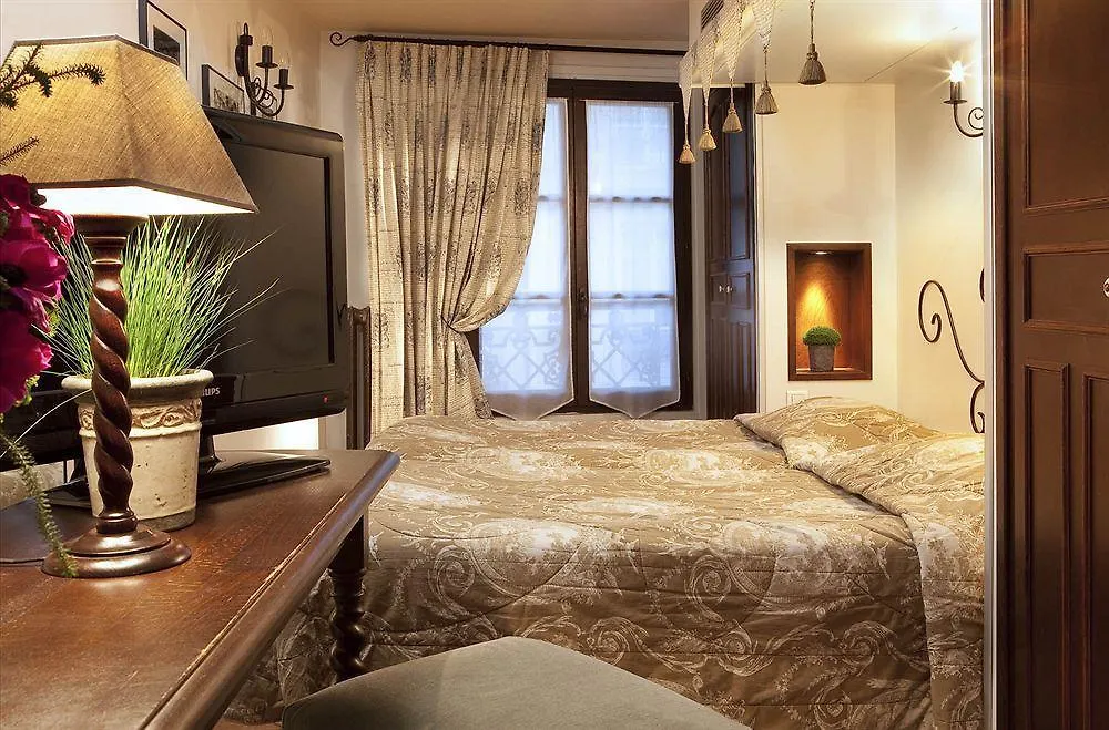 פריז Castex Hotel